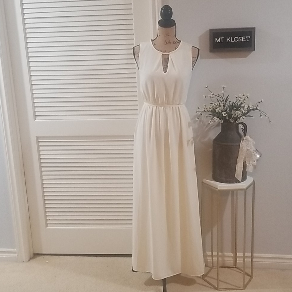 🛍  "Graceful Glamour: Forever 21 Contemporary Creme Maxi Gown"